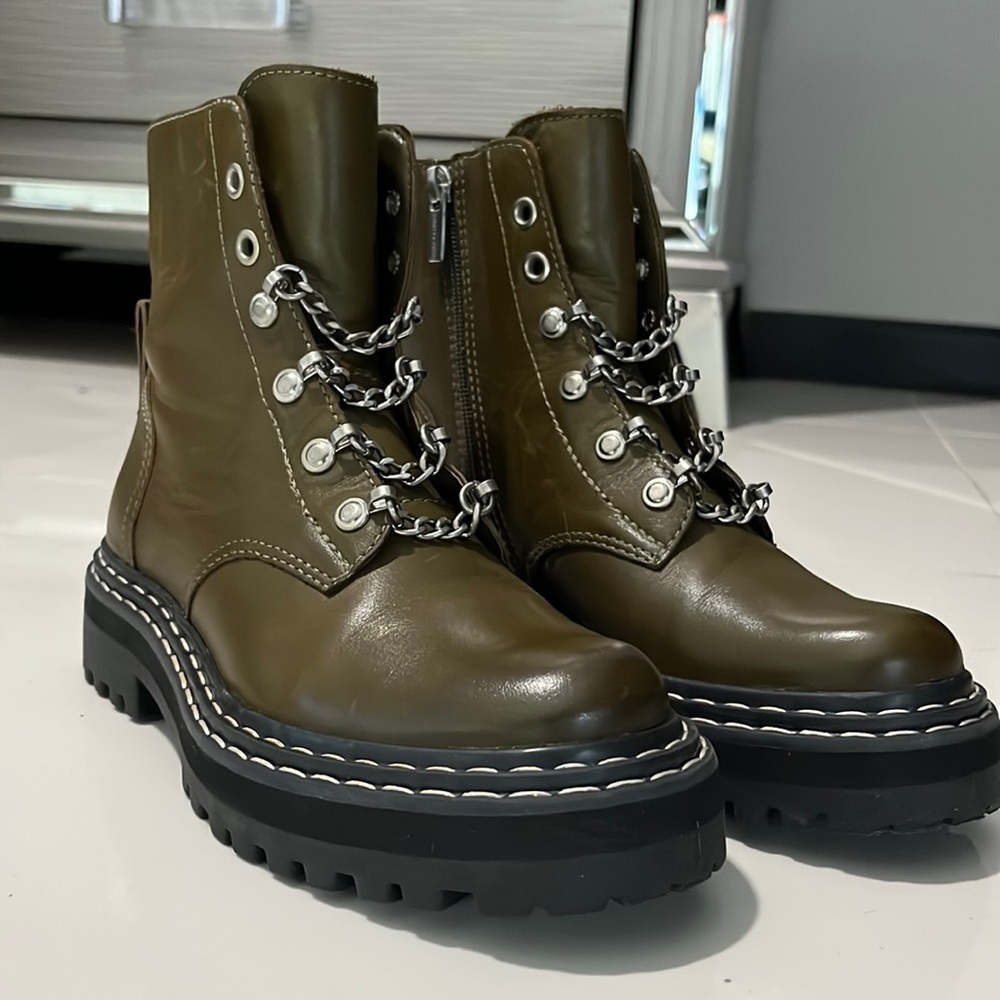 VINCE CAMUTO ANKLE BOOTS